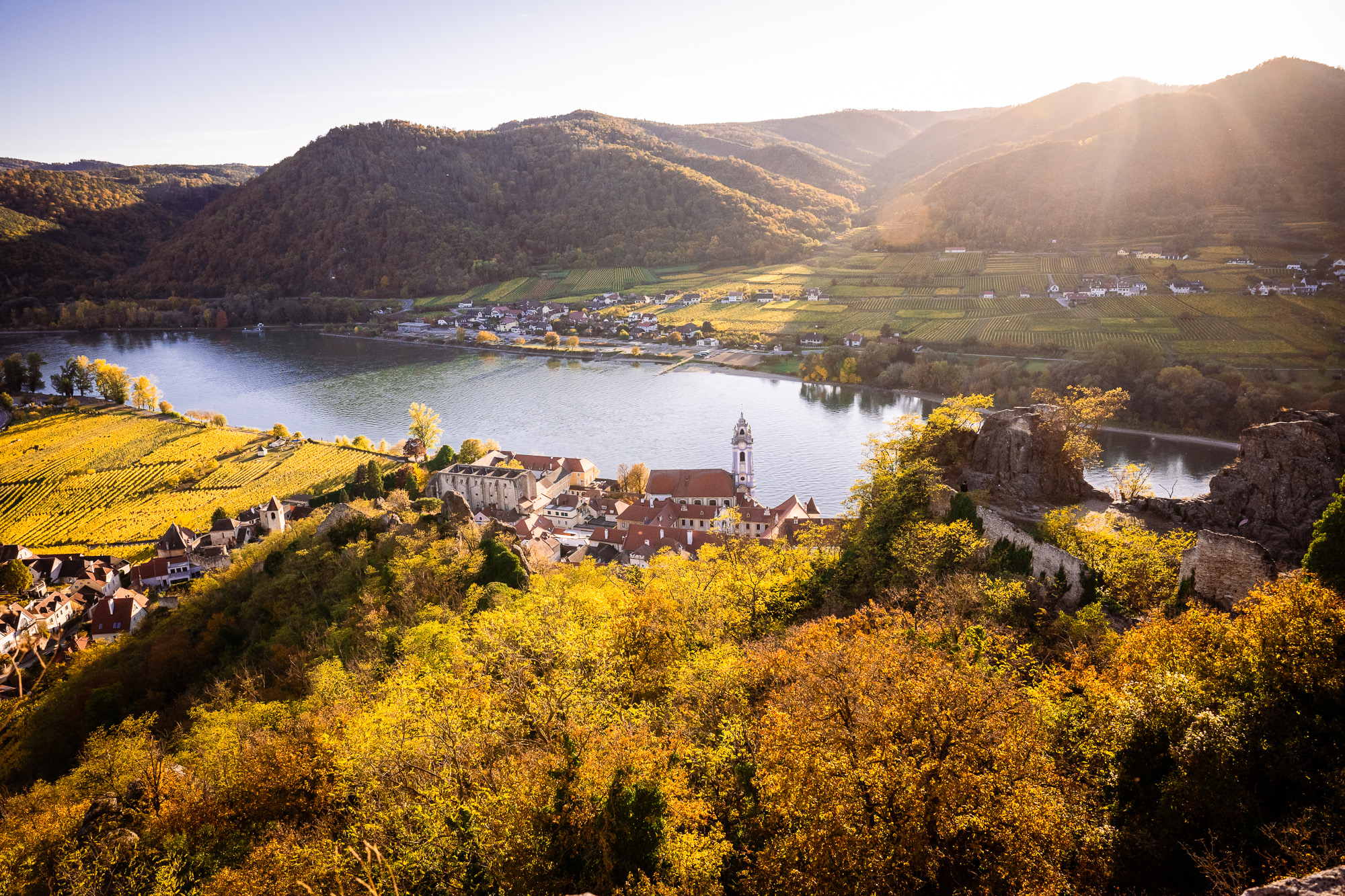 duernstein-im-goldenen-licht